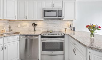 9 Pearl St 1G, Beach Haven, NJ 08008