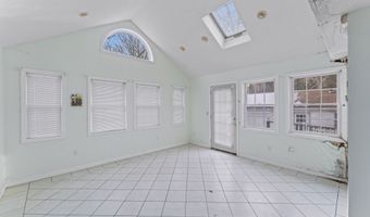 32 Brentwood Dr, Bloomfield, CT 06002