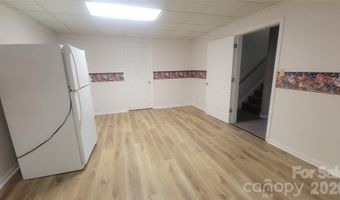 126 Hillcrest Dr, Barnardsville, NC 28709