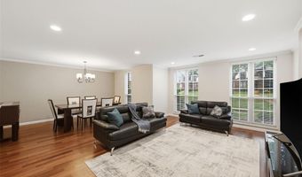 929 Claytonbrook Dr 2, Ballwin, MO 63011