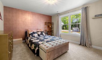 10 Lilac Ct, Bedford, NH 03110