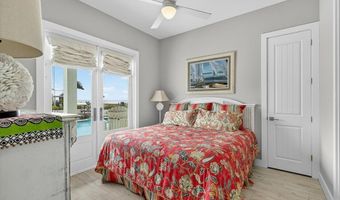 1013 St John Ct, Rockport, TX 78382