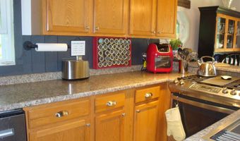 49 Hampshire Cir, Brattleboro, VT 05301