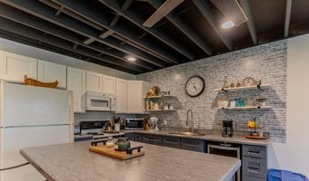 390 Blair Cir, Aurora, OH 44202