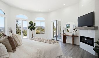 1094 Hillcrest View Ln, Fallbrook, CA 92028