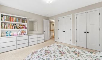 90 Village Place Dr, Barrington, NH 03825