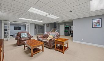 560 Club Dr, Aurora, OH 44202