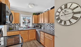 5 Robin Ln, Clinton, CT 06413