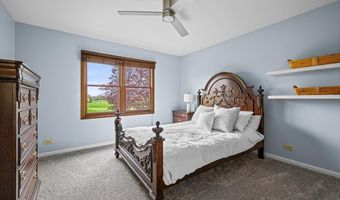 1713 Edgewood Dr, Algonquin, IL 60102