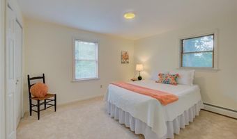 31 Edgewater Rd, Narragansett, RI 02882