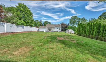 2 Riverview Pl, Cromwell, CT 06416
