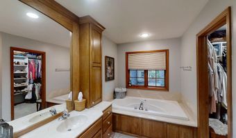 114 Chaudoin Dr, Angola, IN 46703