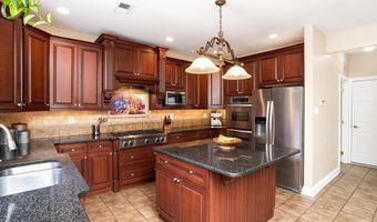 6 Sleepy Hollow Ct, Allentown, NJ 08501