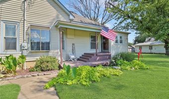 911 E 5th St, Altamont, KS 67330