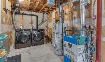 8 Gale Ct, North Providence, RI 02904