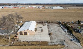 5276 Oakcrest Hill Rd SE, Riverside, IA 52327