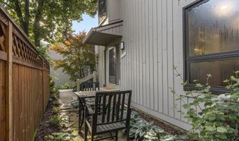 2174 Overlook Ct, Ann Arbor, MI 48103