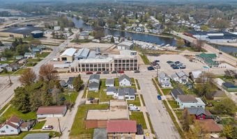 323 5TH St, Algoma, WI 54201