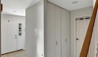 132 Point Of Woods Dr, Albany, NY 12203