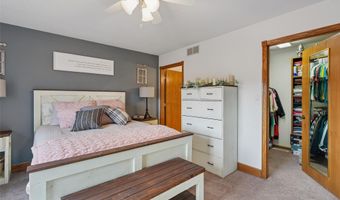 1128 8th St SE, Altoona, IA 50009