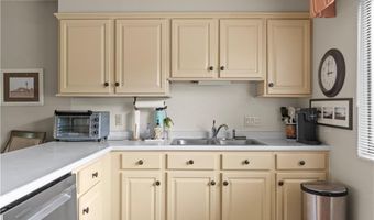 30 Sweet Meadow Ct 15, Narragansett, RI 02882