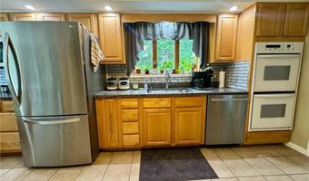 542 Main St, Hopkinton, RI 02833