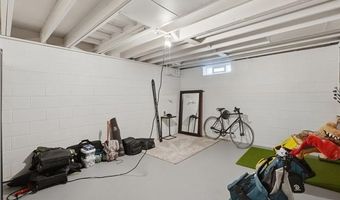 1061 Western Dr, Ann Arbor, MI 48103