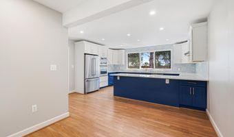 2123 N EARLEY St, Alexandria, VA 22302