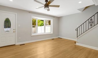 2935 LANDOVER St, Alexandria, VA 22305