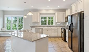 21 Bonnet View Dr, Jamestown, RI 02835