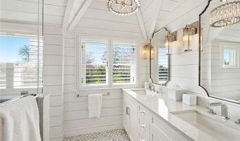 85 Nayatt Rd, Barrington, RI 02806