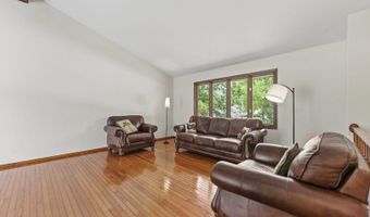 409 Maplewood Dr, Antioch, IL 60002
