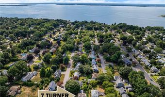 7 Turner Rd, Bristol, RI 02809