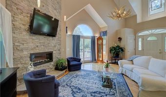 84 Bakewell Ct, Cranston, RI 02921