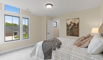 5272 Greyson Heights Dr, Auburn, IN 46706