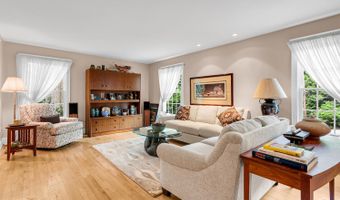44 Tall Tree Rd, Middletown, NJ 07748