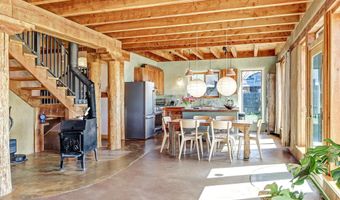 34 Dos Carpinteros Rd, Arroyo Seco, NM 87514
