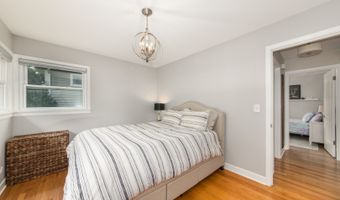 302 S Patton Ave, Arlington Heights, IL 60005