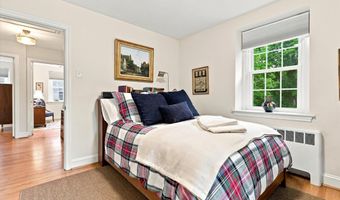 49 W SKIPPACK Pike, Ambler, PA 19002