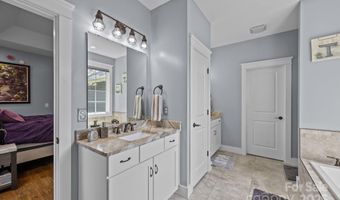 2 Wood Path Ln, Arden, NC 28704