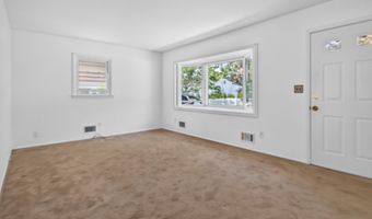 17 Railroad Ave, Beachwood, NJ 08722