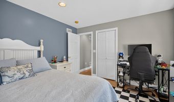63 Ansel White Dr, Acushnet, MA 02743