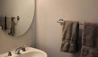 2780 Ashcombe Dr, Ann Arbor, MI 48105