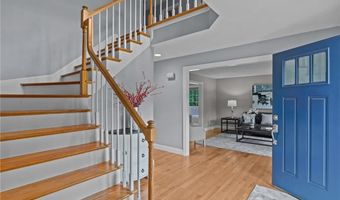 6 Jasons Grant Dr, Cumberland, RI 02864