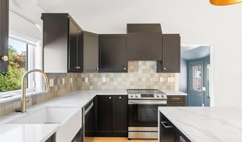 7 Carpenter Ave, Barrington, RI 02806