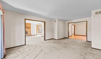 90 N Prairie Dr, Addison, IL 60101