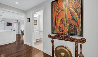 4915 HAMPDEN Ln 204, Bethesda, MD 20814