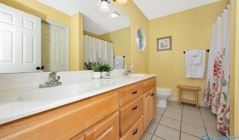 1420 Summerchase Ln, Albertville, AL 35951