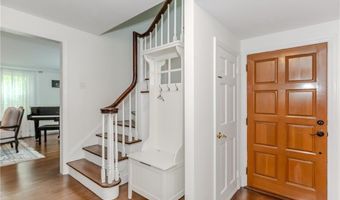 7 White Birch Rd, Cranston, RI 02920