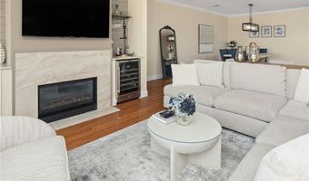 3958 Post Rd 11, Warwick, RI 02886